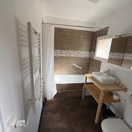Semesterbostad Maison Cosy Et Moderne Avec Balcon Et Vue - 5 Pers La Monnerie-le Montel